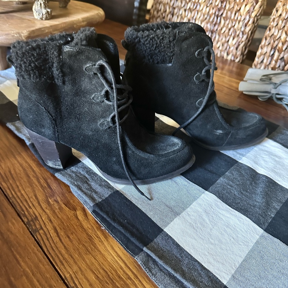 UGG heel boots - never worn - Picture 2 of 2